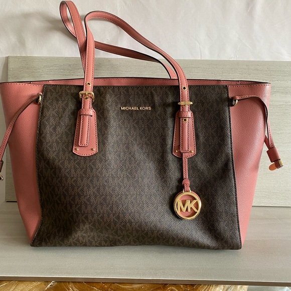 Michael Kors bag - Picture 1 of 8